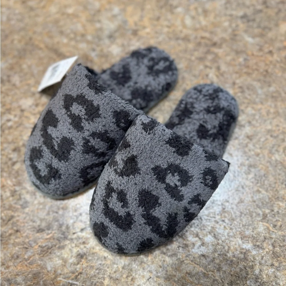 New Barefoot Dreams Girls CozyChic Leopard Slippers – Size Small (12/1y)